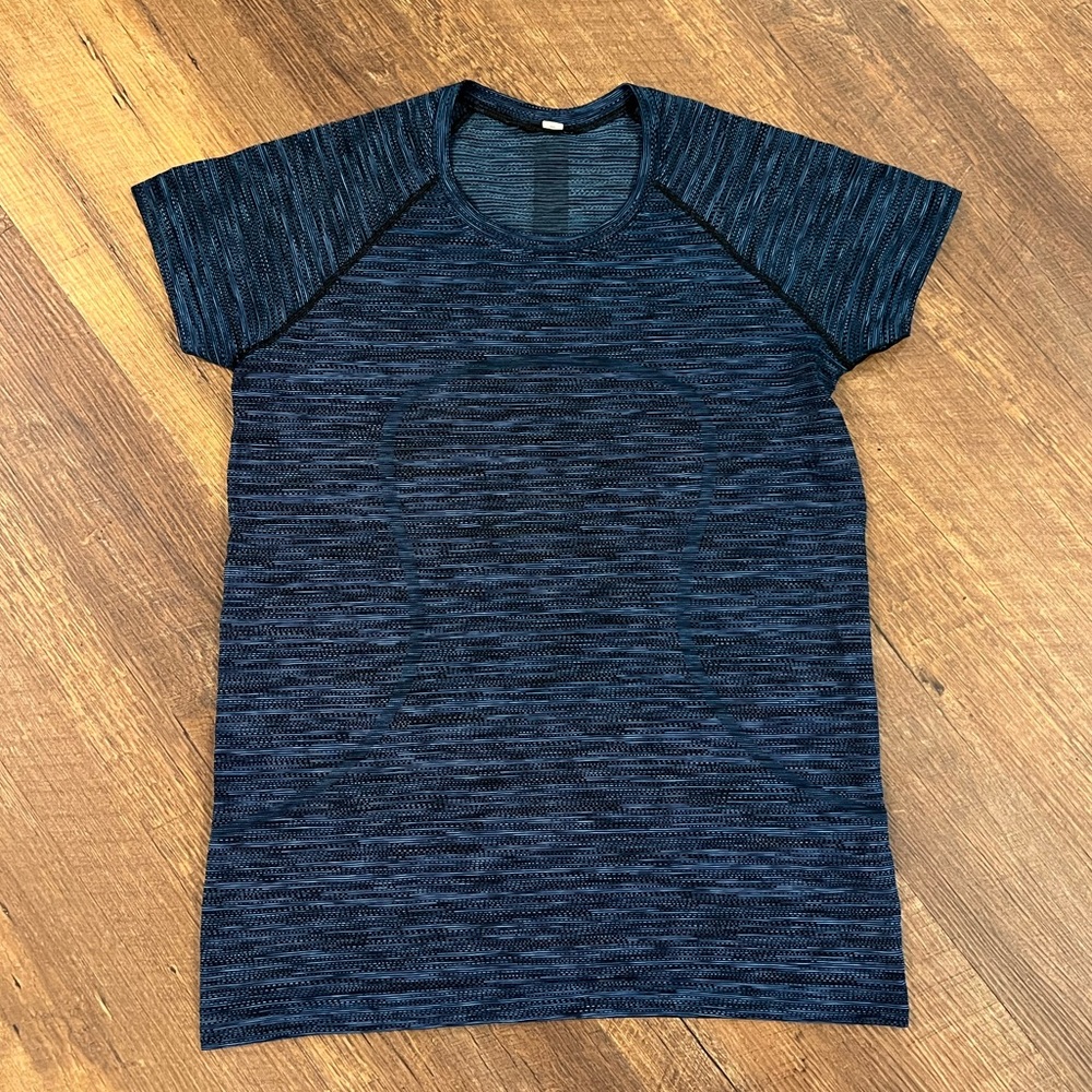 Lululemon Swiftly Tech short sleeve shirt blue/black size 12 work out running